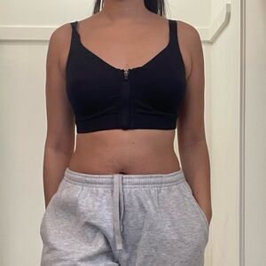 🖤 Women’s Black Sports Bra w/ Zip Front by Old Navy - Size 36 🖤